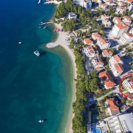 Beach Apartments *